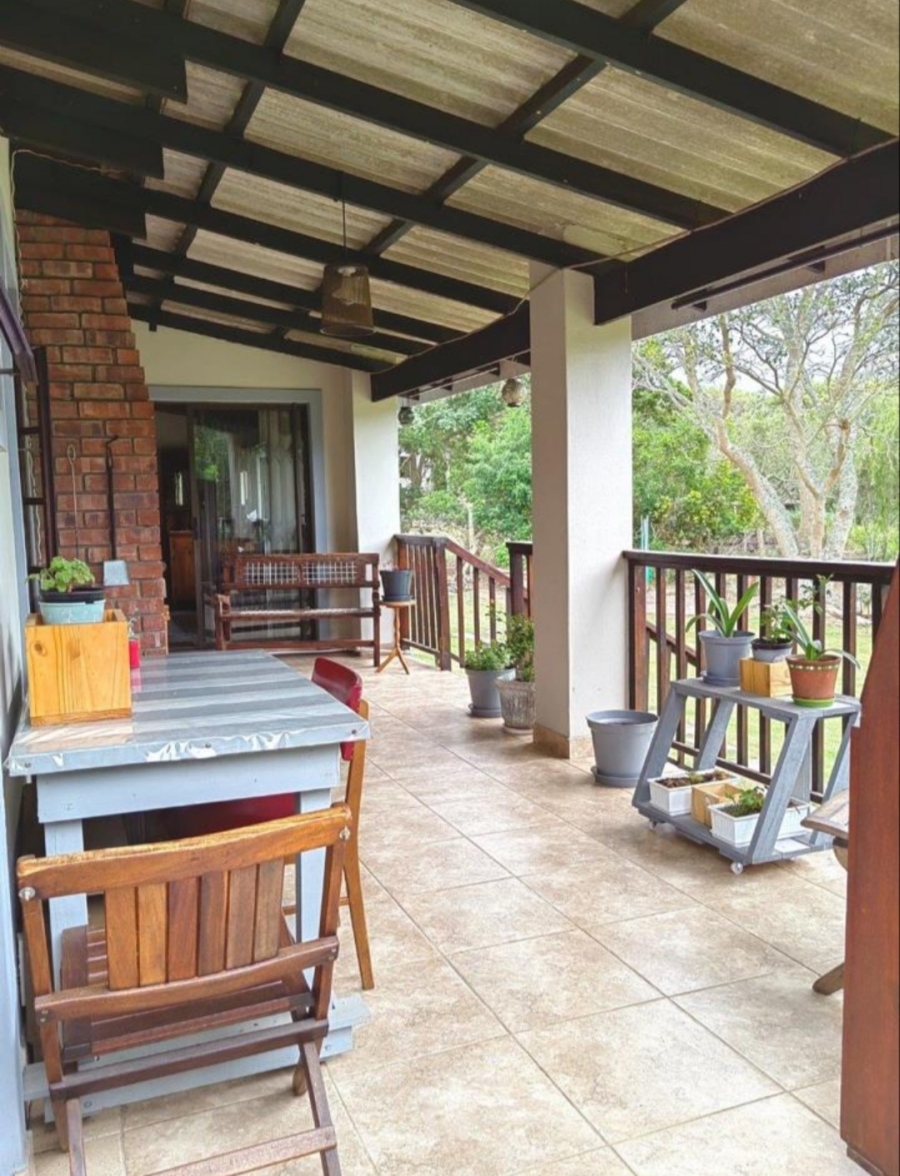 3 Bedroom Property for Sale in Wavecrest Eastern Cape